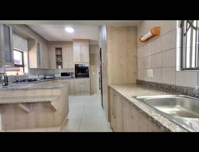 3 BEDROOM HOUSE FOR SALE IN SYMHURST